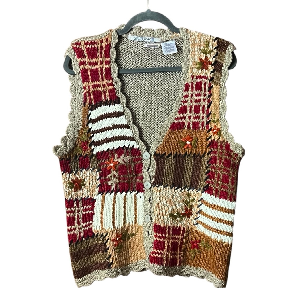 Hunting Ridge Hand Knitted Scallop trim Button front Vest. SZ. L